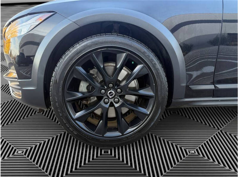 2020 Volvo V90 Cross Country T6