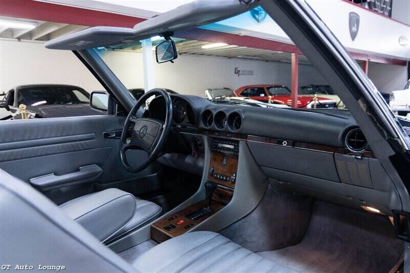 1986 Mercedes-Benz 560-Class 54