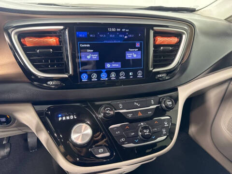 2017 Chrysler Pacifica Touring-L