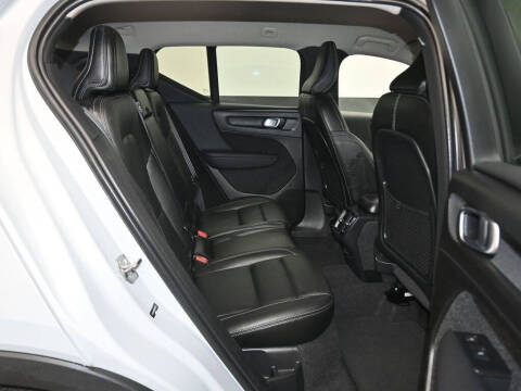 2021 Volvo XC40 T5 Momentum
