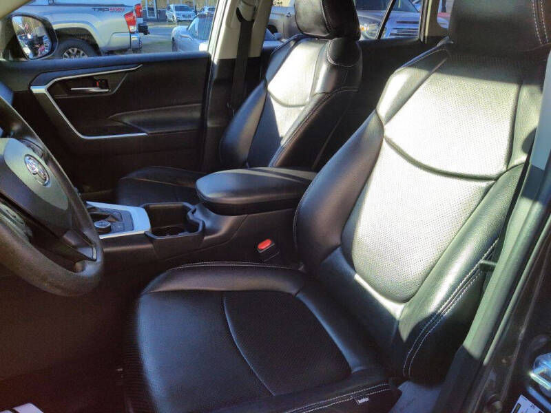 2022 Toyota RAV4 Hybrid XLE