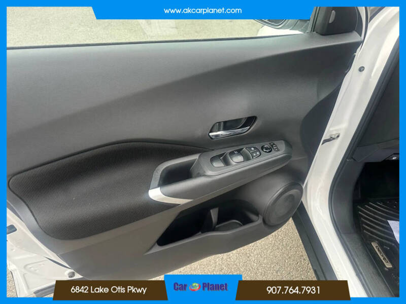 2022 Nissan Kicks SV