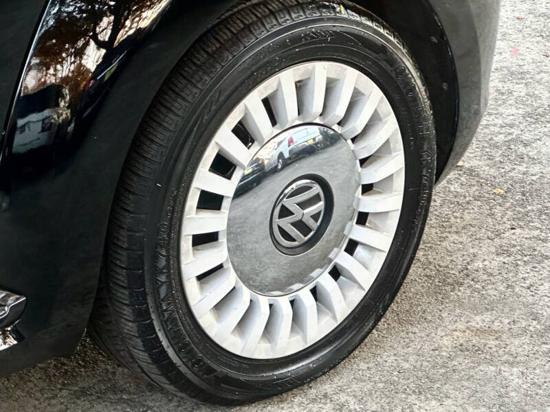 2013 Volkswagen Beetle Convertible 2.5L 50s Edition