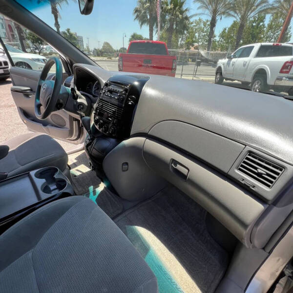 2004 Toyota Sienna