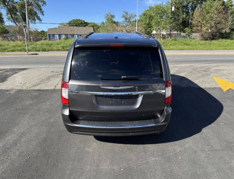 2015 Chrysler Town and Country Touring-L