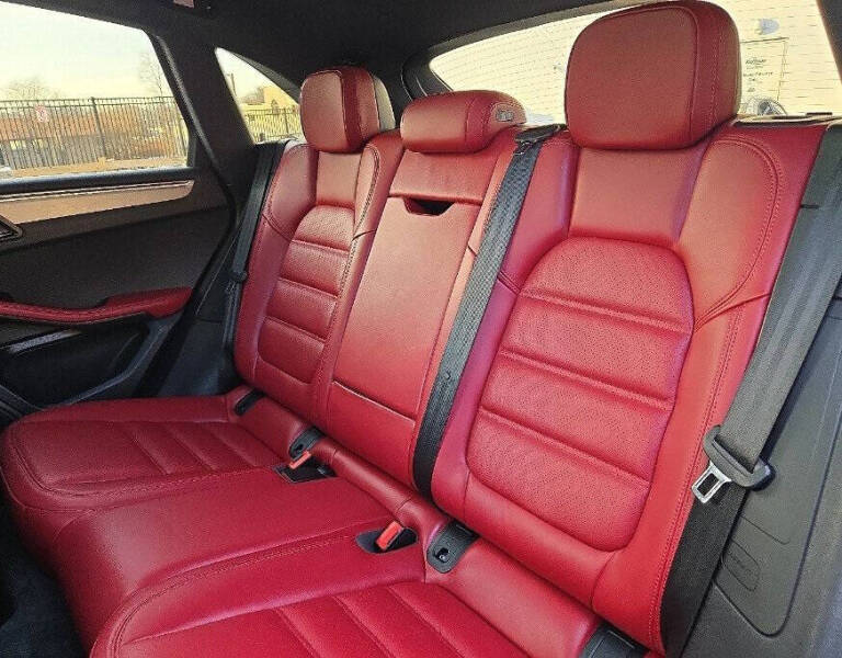 2023 Porsche Macan S