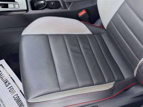 2024 Volkswagen Golf GTI SE