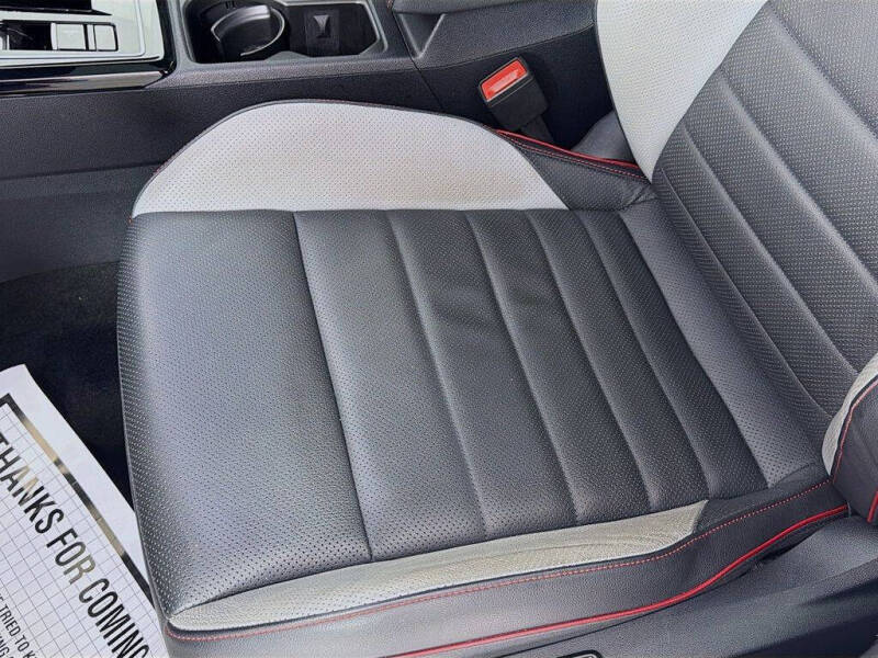 2024 Volkswagen Golf GTI SE