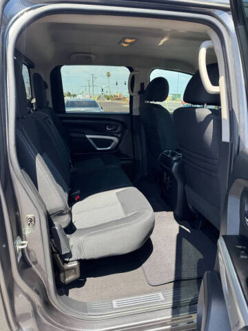 2017 Nissan Titan