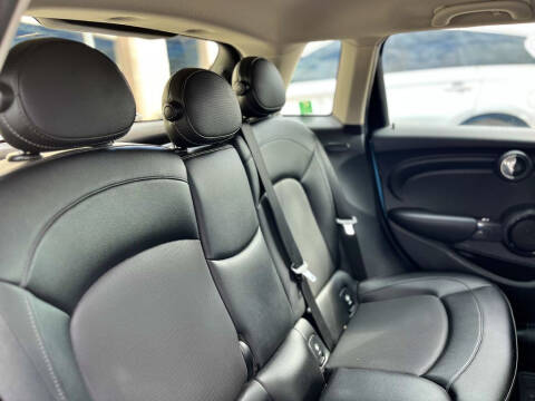 2017 MINI Hardtop 4 Door Cooper