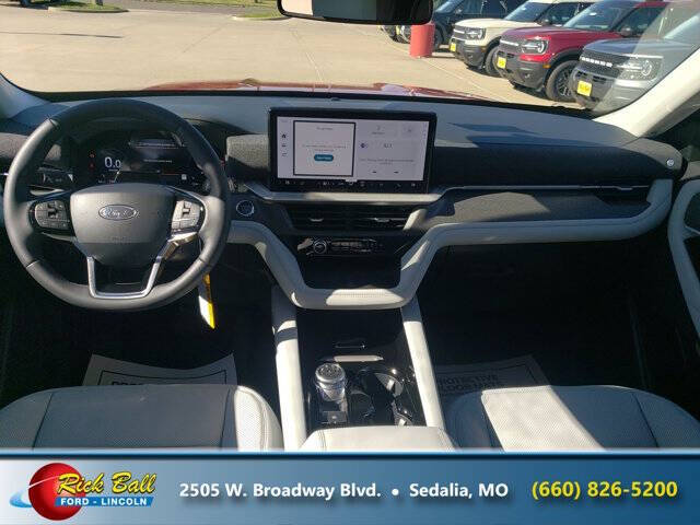 2025 Ford Explorer Platinum