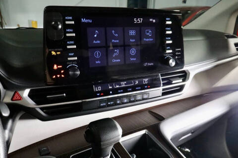 2021 Toyota Sienna LE 8-Passenger