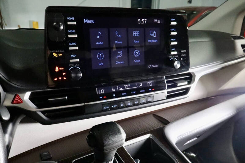 2021 Toyota Sienna LE 8-Passenger