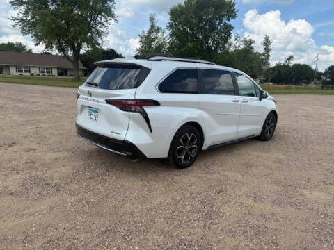2025 Toyota Sienna Platinum 7-Passenger