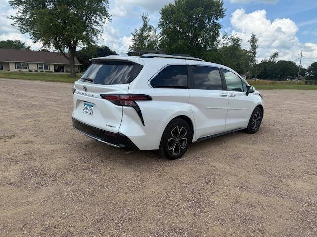 2025 Toyota Sienna Platinum 7-Passenger