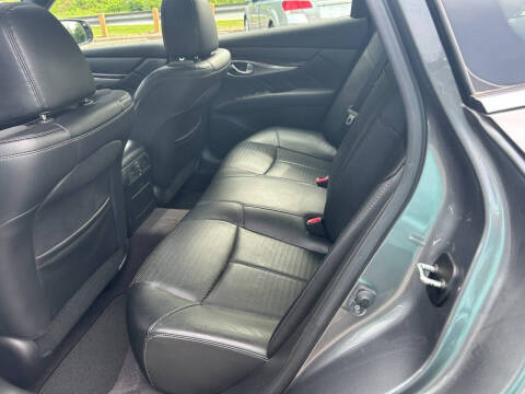 2017 Infiniti Q70 3.7