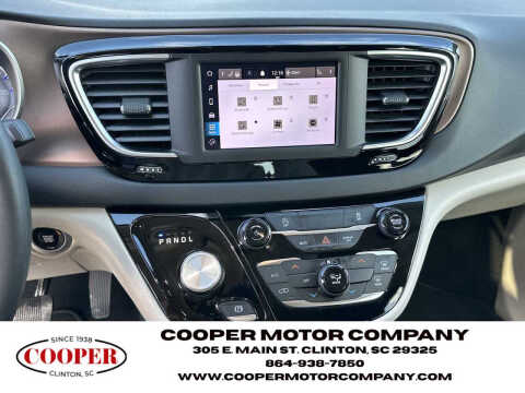 2023 Chrysler Voyager LX