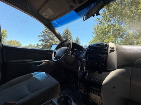 2010 Toyota Sienna LE 7-Passenger