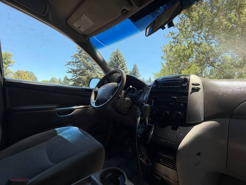 2010 Toyota Sienna LE 7-Passenger