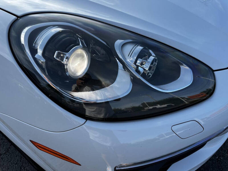 2018 Porsche Cayenne Platinum Edition