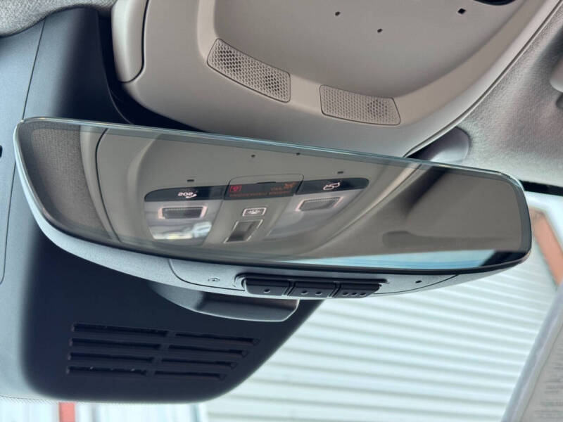 2024 Volvo XC40 B5 Ultimate Bright Theme