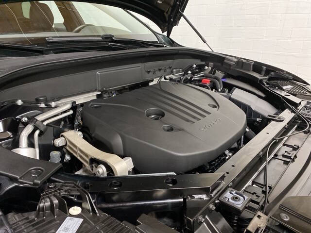 2025 Volvo XC60 B5 Plus Dark Theme