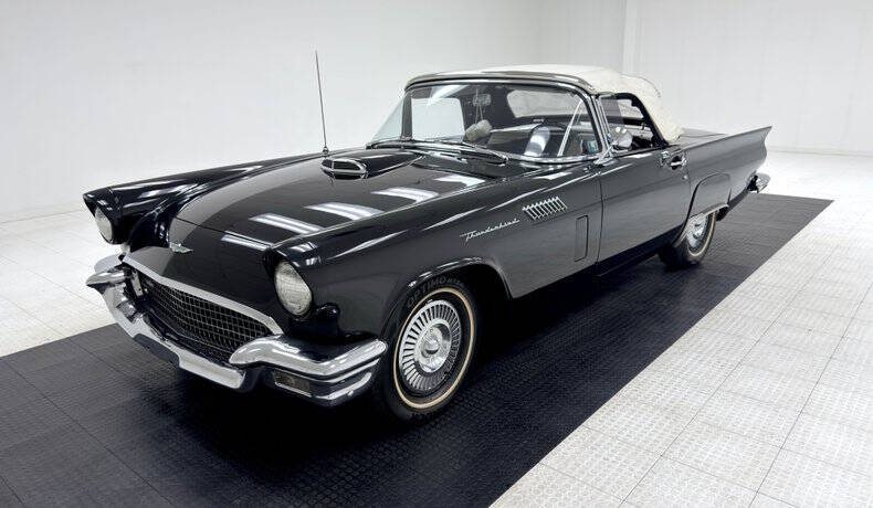 1957 Ford Thunderbird