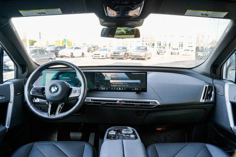 2025 BMW iX xDrive50
