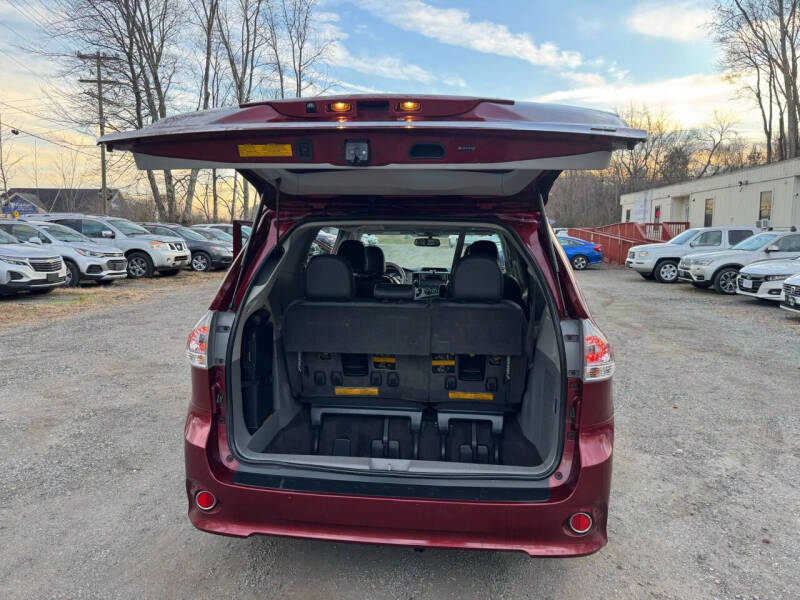 2013 Toyota Sienna SE 8-Passenger