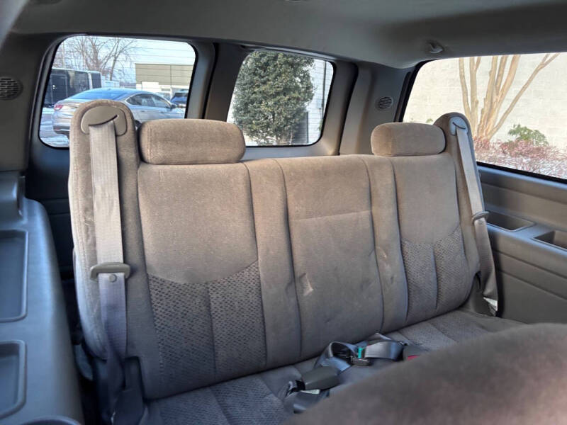 2004 Chevrolet Suburban 1500 LT