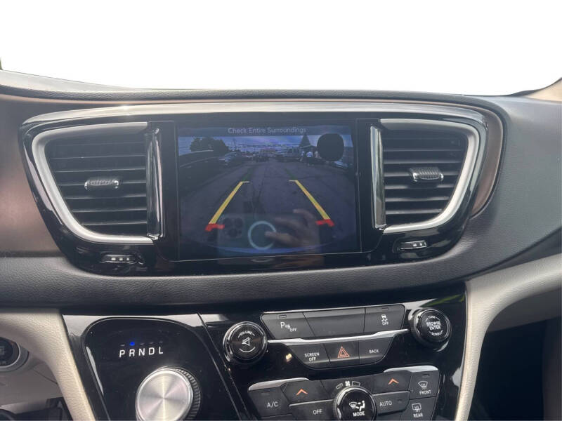 2017 Chrysler Pacifica Touring-L