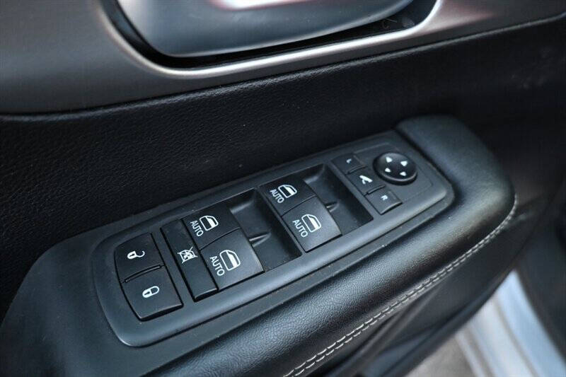 2020 Chrysler Pacifica Hybrid Limited Red S