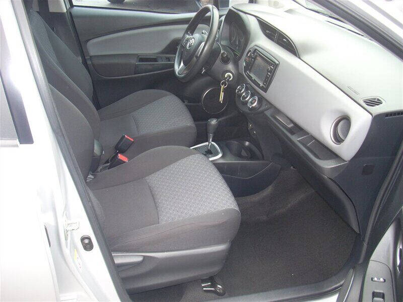 2015 Toyota Yaris 5-Door LE