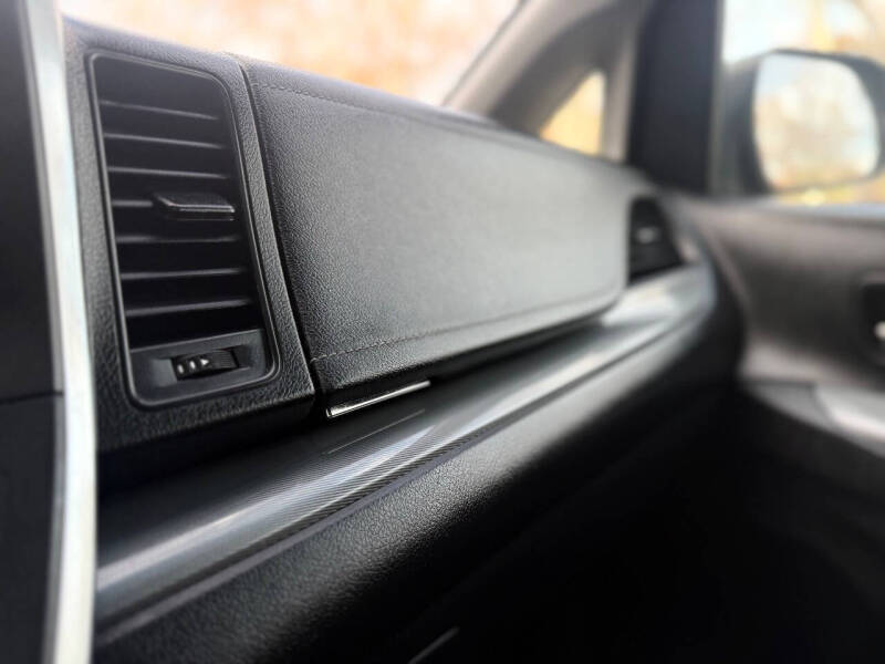 2017 Toyota Sienna SE Premium 8-Passenger