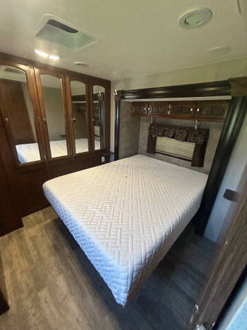 2017 Coachmen RV Freedom Express Liberty Editio