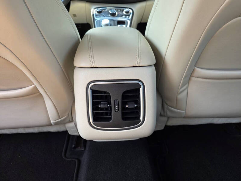 2016 Chrysler 200 C