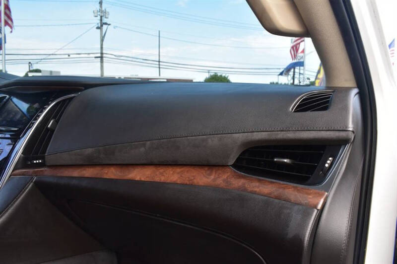 2016 Cadillac Escalade ESV Luxury Collection