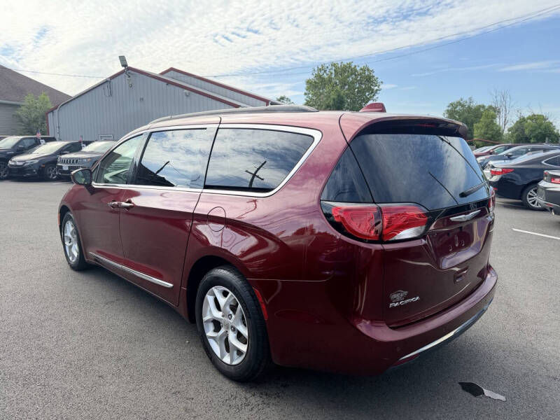 2017 Chrysler Pacifica Touring-L