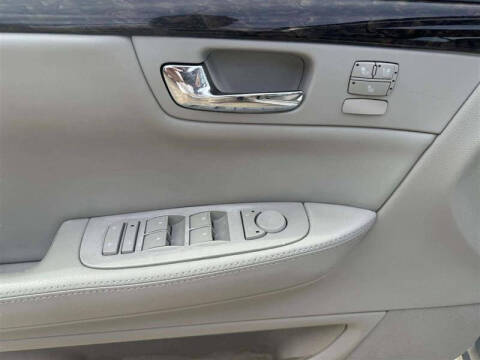 2011 Cadillac DTS Luxury Collection