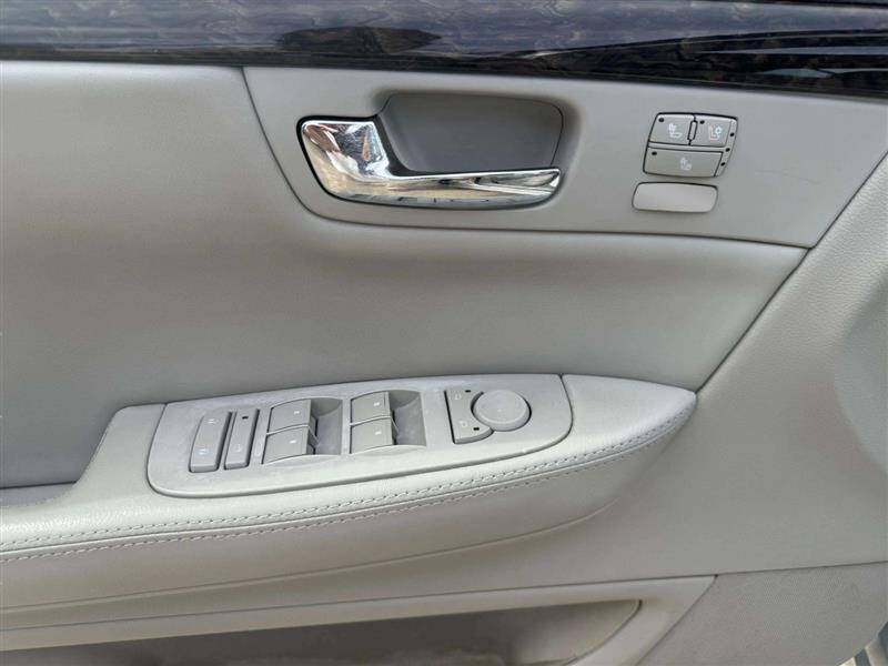 2011 Cadillac DTS Luxury Collection