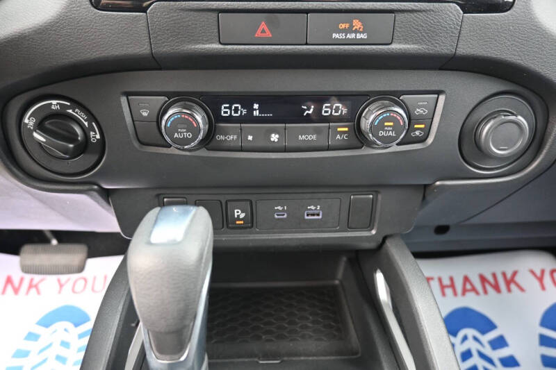 2022 Nissan Frontier SV