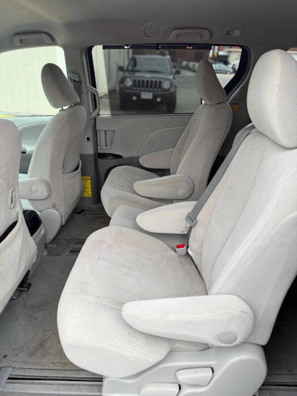 2012 Toyota Sienna