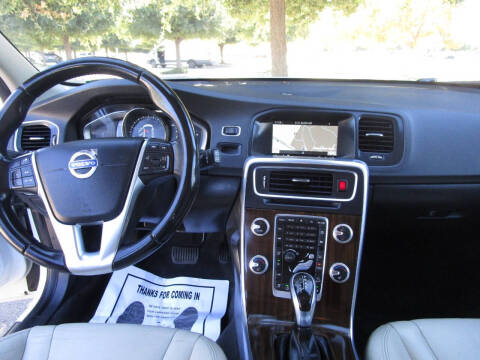 2015 Volvo V60 Cross Country T5 Platinum