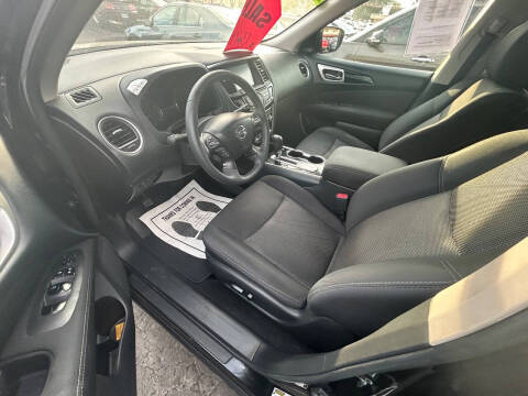 2017 Nissan Pathfinder SV