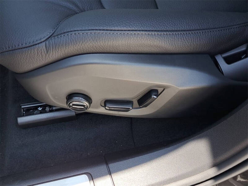 2025 Volvo XC60 B5 Plus Dark Theme