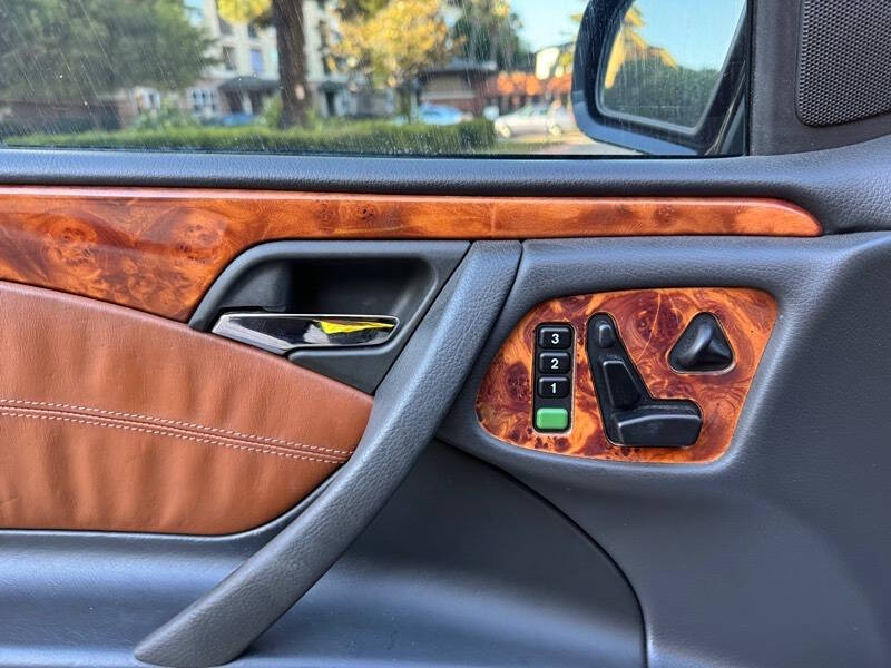 2000 Mercedes-Benz E-Class E 320