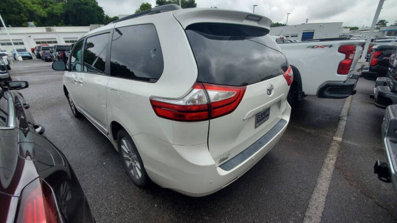 2017 Toyota Sienna