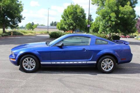 2005 Ford Mustang V6 Deluxe