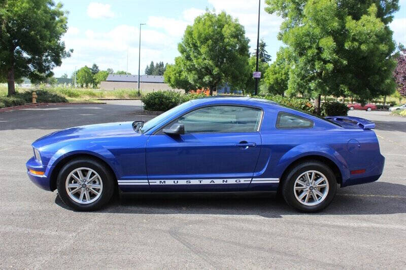 2005 Ford Mustang V6 Deluxe