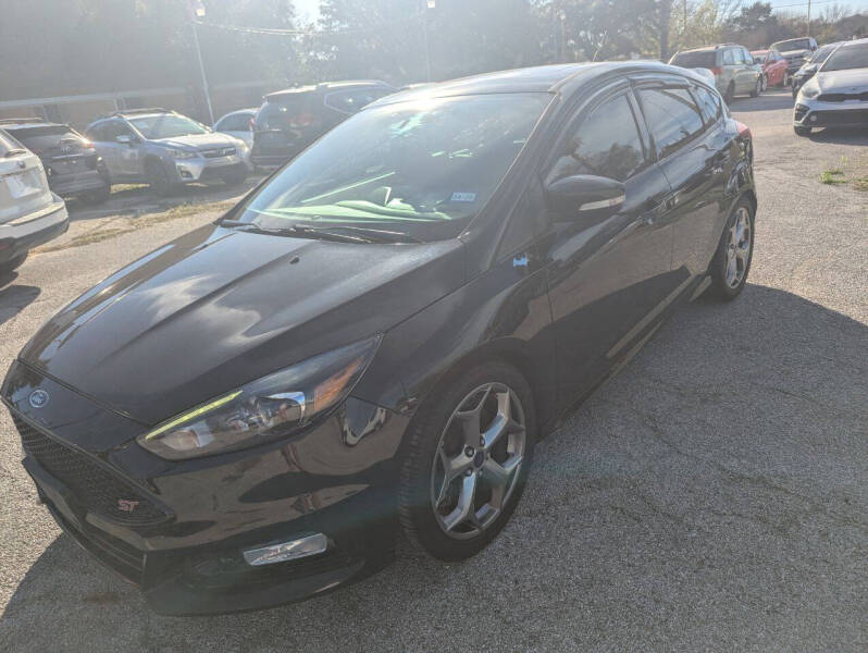 2017 Ford Focus ST's photo